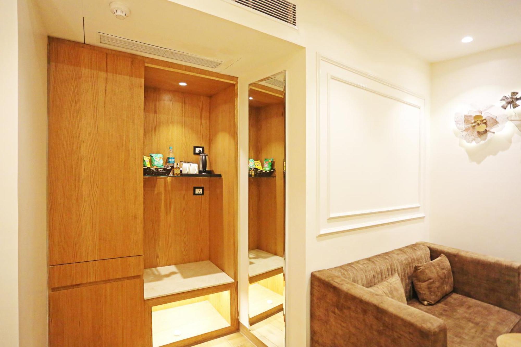 Jrd Luxury-Business Hotel New Delhi Exterior photo