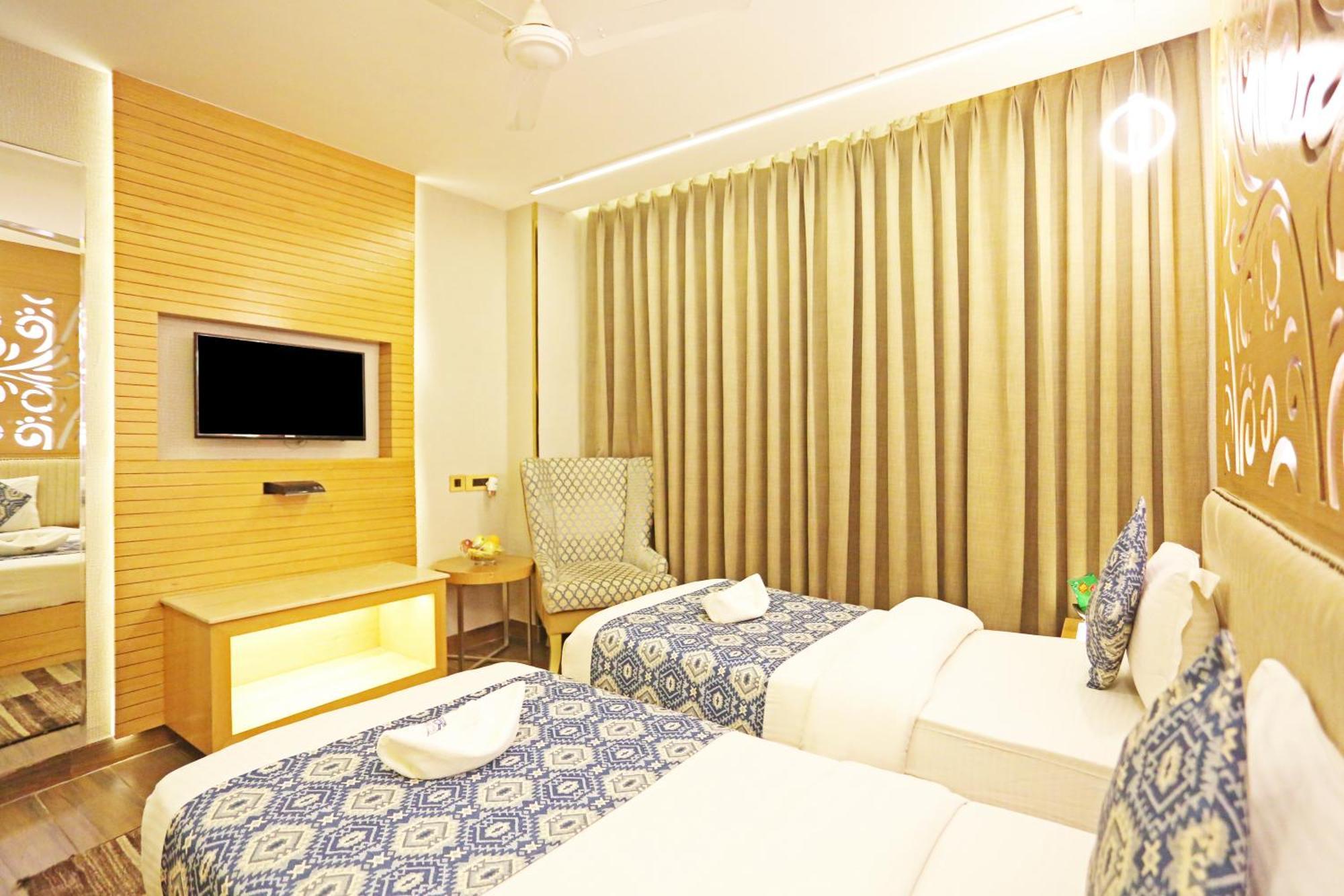 Jrd Luxury-Business Hotel New Delhi Exterior photo
